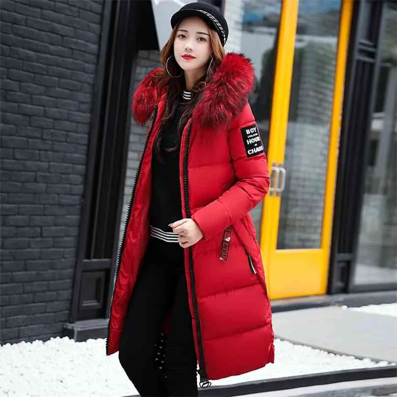 Veste d'hiver Parkas pour femmes avec grand col de fourrure épais manteau mince mode capuche coton vêtements d'extérieur longue femme 210923