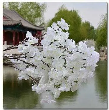 Bir Metre Uzun Bir Buket Üç Dalları Sigle-Katmanlı Yaprakları Düşük Fiyat Yapay Kiraz Çiçeği Düğün Süslemeleri Ipek Sakura