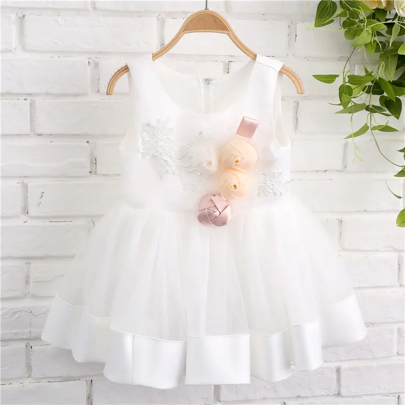 Beyaz Çiçek Kız Elbise Pageant Balo Bebek Parti Abiye Noel Weddiing Aplike Dantel El Yapımı Çiçekler Saten Fermuar Geri Romantik 2021