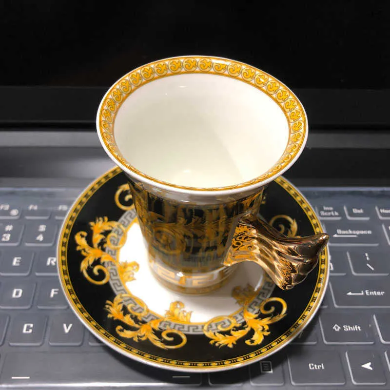Set di tazze da caffè in ceramica Porcellana Tè Espresso Bicchieri da cucina Tavola per la casa europea Decorazioni per feste Compleanno di lusso Regalo di nozze