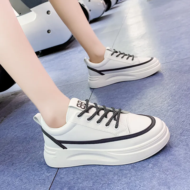 2021 Tasarımcı Kadın Koşu Ayakkabıları Siyah Gri Yansıtıcı Moda Bayan Eğitmenler Spor Sneakers Yüksek Kalite Boyutu 35-40 QS
