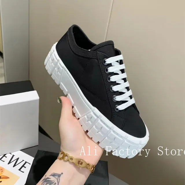 Luxury Women Designer Shoes Running Sneakers Nylon Casual Classic Canvas Sneakers Brand Lady Fashion Platform leisure