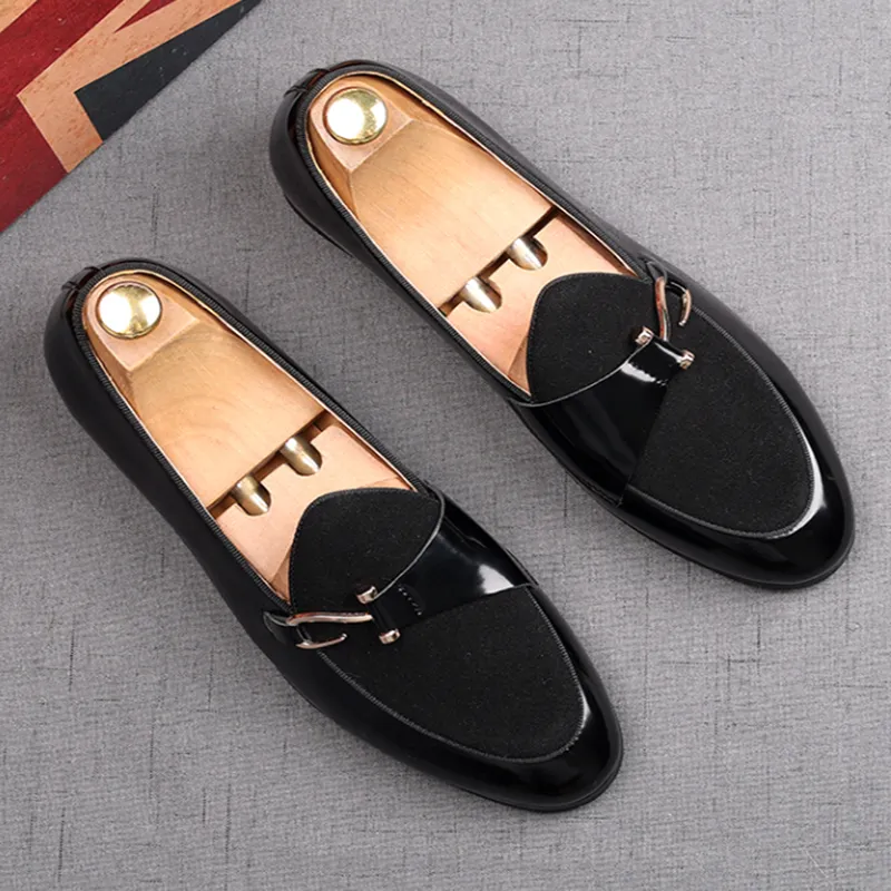 Top Designer Leather Stitching Mäns Business Promskor Velvet Lyx Soft Bottom Bröllop Pekade Toe Men Flats Loafers Skodon