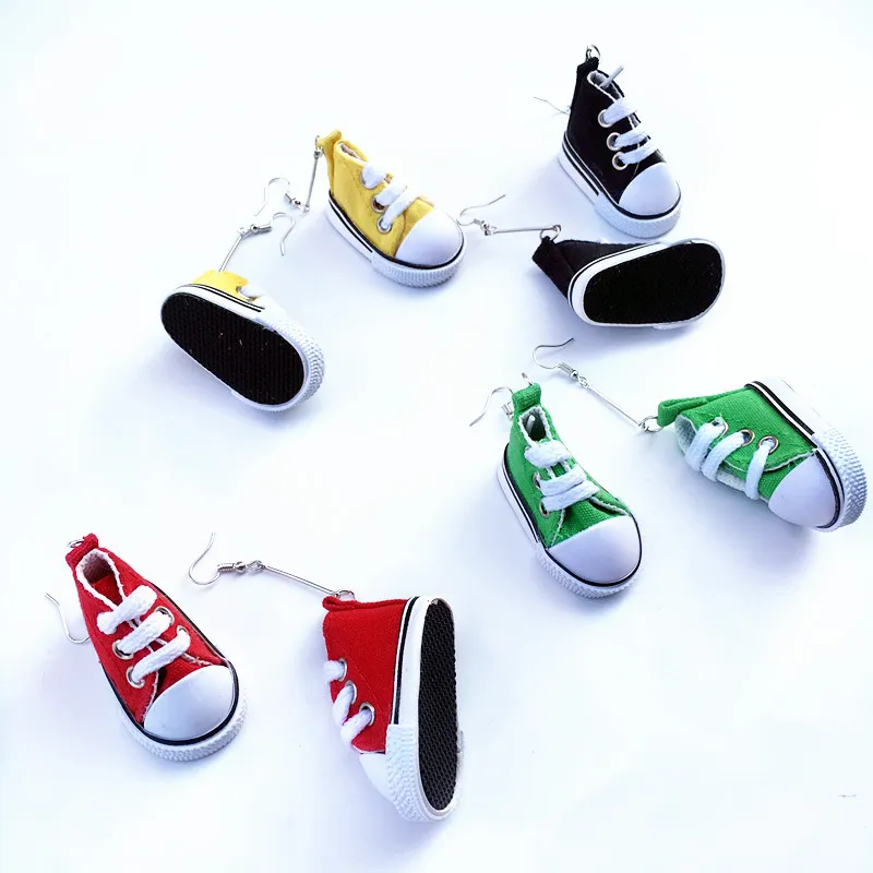 Kreatywne śmieszne Mini kolorowe płócienne buty upuść urok kolczyki dla kobiet dziewczyn przesadne mały but dynda kolczyk biżuteria