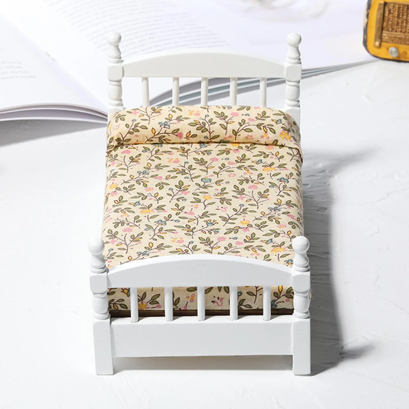 1/12 simpatico letto in legno in miniatura soggiorno giocattolo arredamento mobili modello ornamento giocattoli educativi per bambini regali per bambini