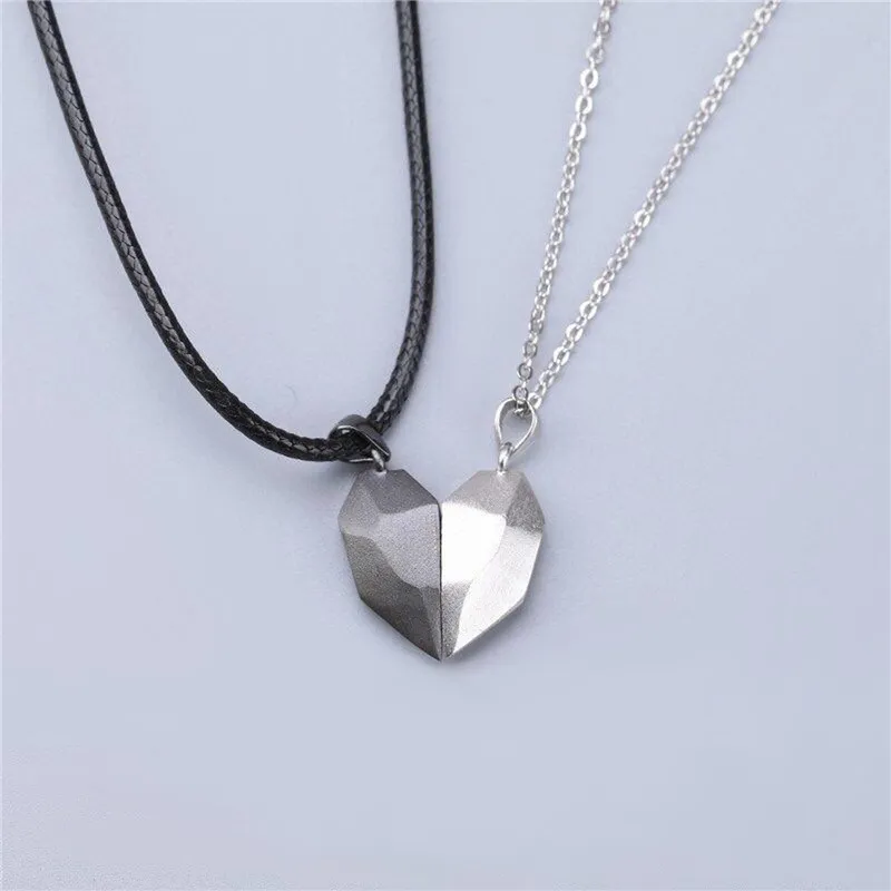 Love Magnet Couple Color Matching Necklace Minimalist Creative Wish Stone Heartbreak Stitching Pendant Men and Women Clavicle Chain