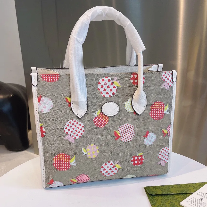 Top Quality Ladies shopping bags Luxurys designers 2021 handbag Women fashion mother handbags  printing totes strawberry Cartoon large capacity bag Artwork