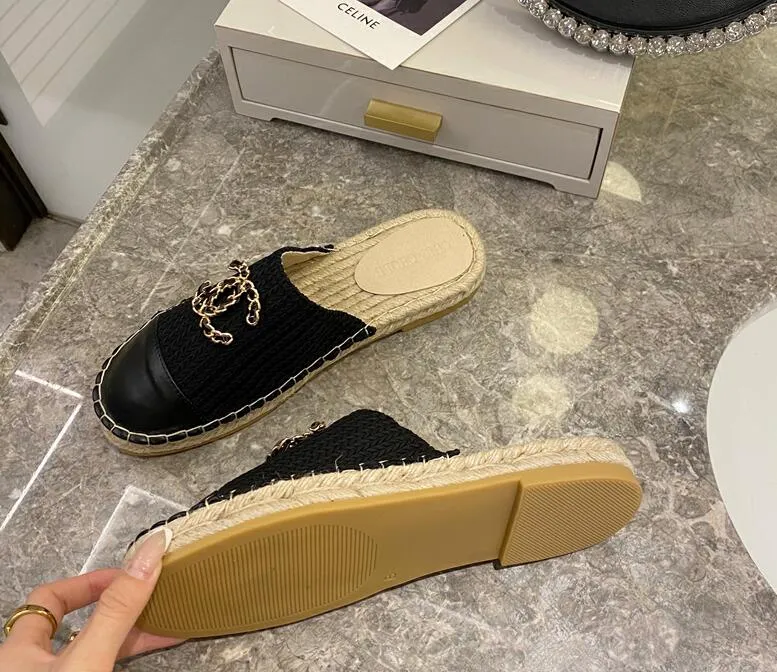 2021Top Luxury Designer Sandálias de moda, senhoras confortáveis ​​podem usar sandálias de couro plana