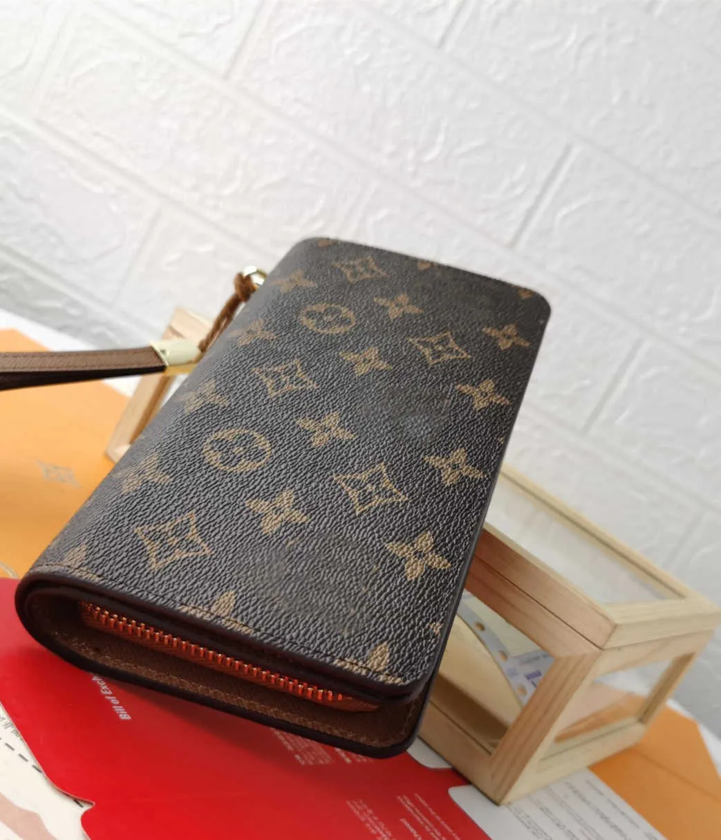 Portefeuille Femme Louis Vuitton pas cher - Achat neuf et occasion