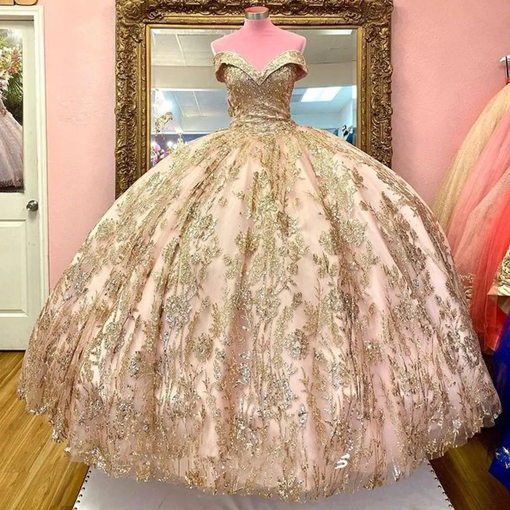 Luxuriöse goldene volle Spitze Quinceanera Kleider von Schulter Sweep -Zug Korsett auf Rücken Paufe Plus Size Prom Party Kleider für süße 15 16 Mädchen