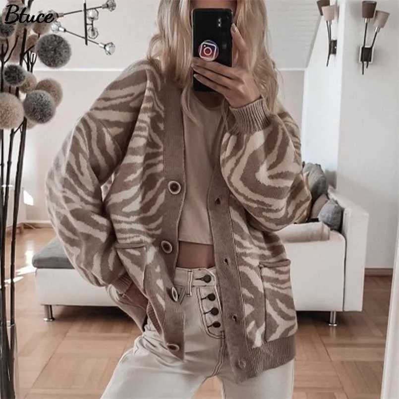 Women Oversized Leopard Knit Cardigan Autumn Winter Female Casual Loose V Neck Single Breasted Long Sleeve Knitted Outwear 211103