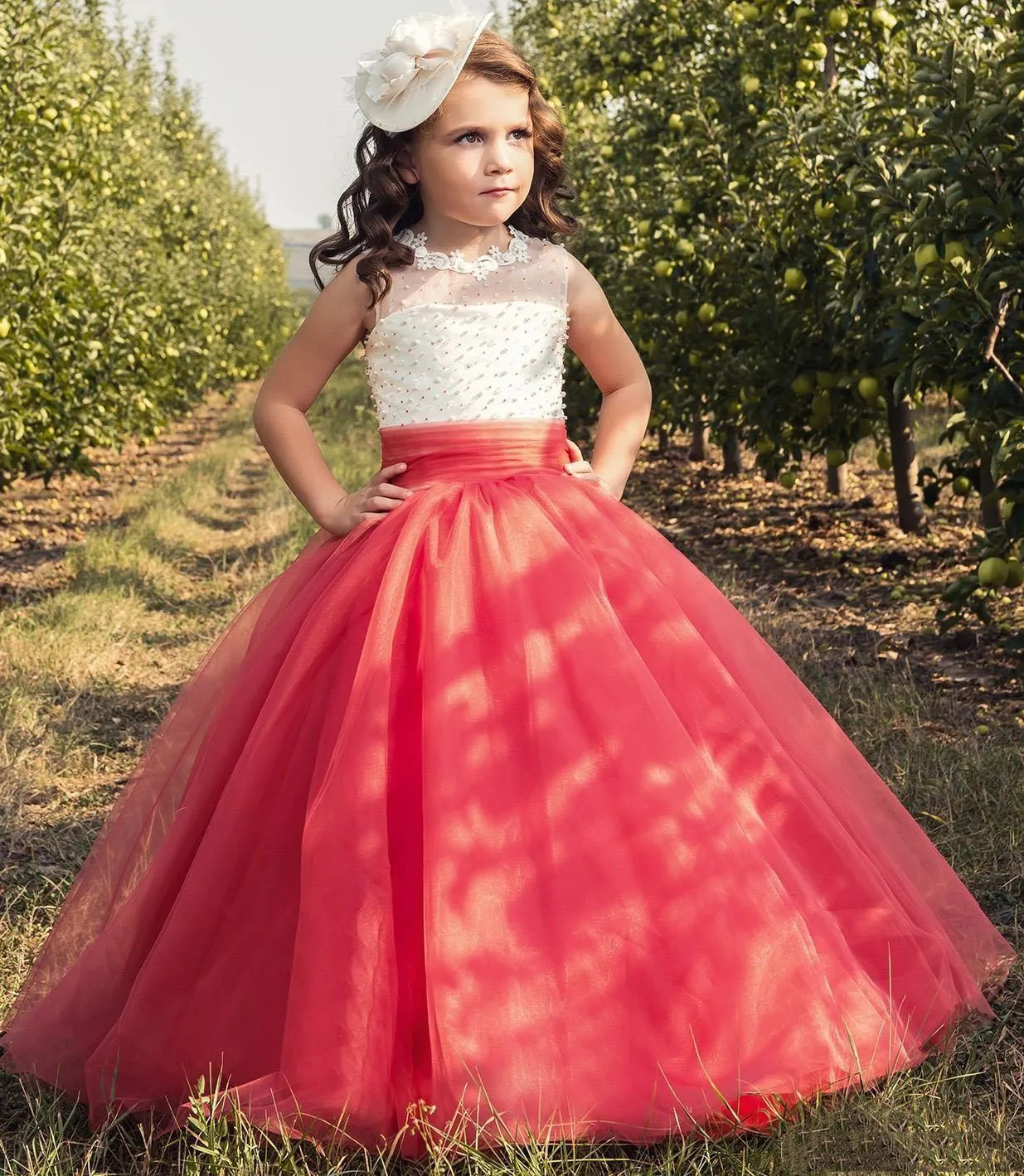 Abiti da ragazza di fiori di corallo principessa Collo trasparente Pizzo con perline Senza maniche Corsetto Indietro Tulle Spettacolo per bambini Matrimonio295p