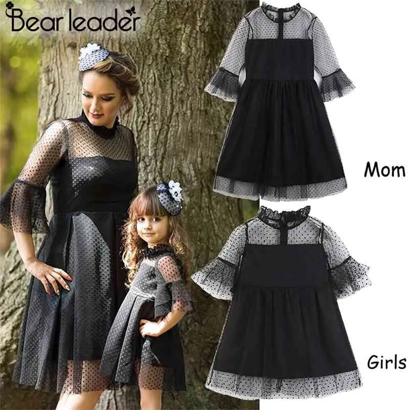 Lace Dress Spring Family Matching Outfits Mor och dotter Black Es med Bell Sleeve 210429