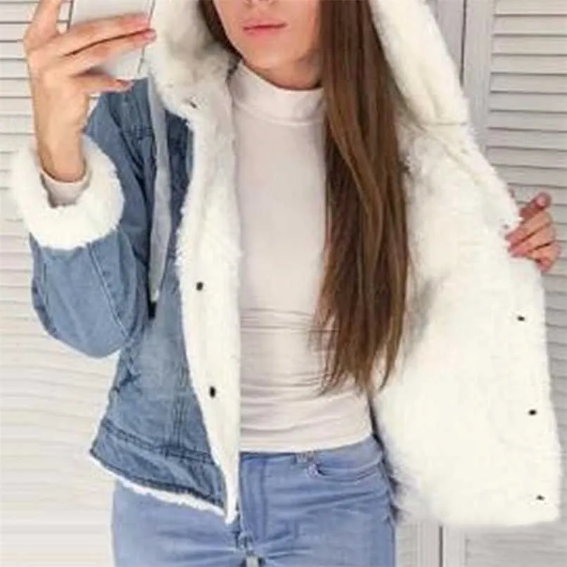 Femmes Denim Veste Avec Fourrure D'hiver Jeans Chaud À Capuche Velours Veste Femme Col De Fourrure Rembourré Manteaux Coupe-Vent 211109