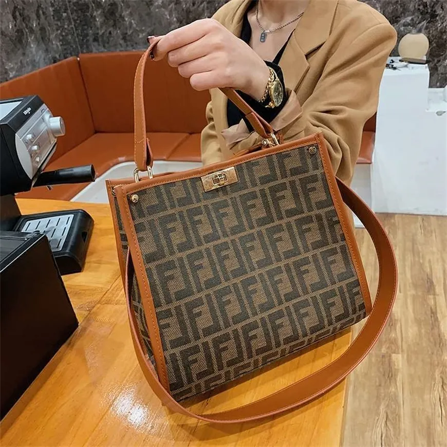 Factory Online Sale Big New Fashion Net Red Samma tot stor kapacitet Kvinnors Vintage Canvas Bag Single Shoulder Portable Bag