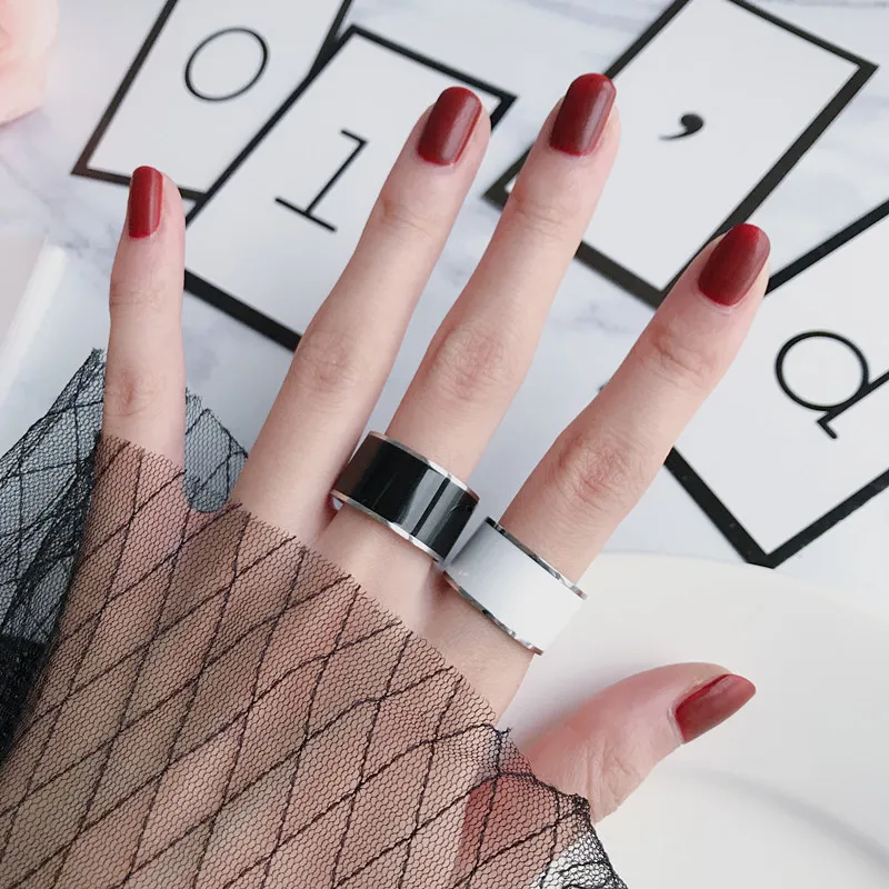 과장된 흑백 세라믹 인덱스 손가락 반지 여성 단순 티타늄 스틸 와이드 트렌드 패션 성격 비 페이딩