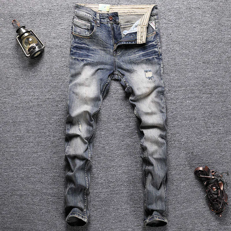 Italiensk stil mode män jeans retro blå elastisk smal passform ripped dreved patchwork designer vintage denim byxor jd9j
