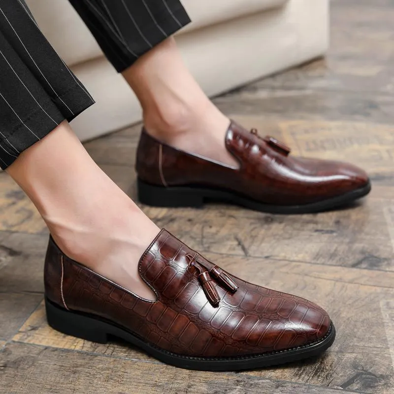 Scarpe da ballo da ballo da uomo di lusso con nappe che dettagliano i mocassini