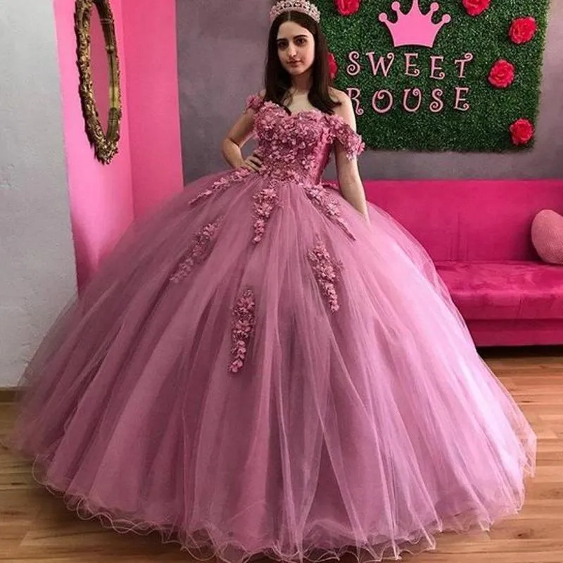 Fuori dai fiori della spalla Prom Quinceanera Abiti da ballo Abito da ballo perline Lace Up Back Lussuoso Tulle Pieghettato Tulle Dolce 16 Vestito da festa 15 anni 2022