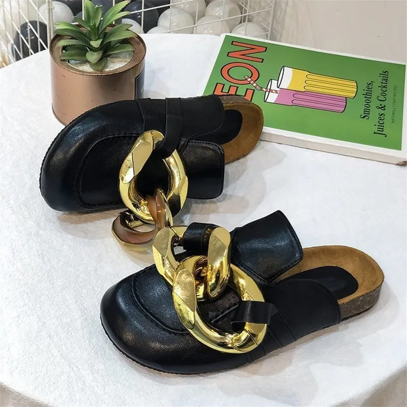 2021 Märkesdesign Kvinnor Tofflor Mode Stor Guldkedja Sandaler Skor Rund tå Slip On Mules Platt häl Casual Slides Flip F X0523