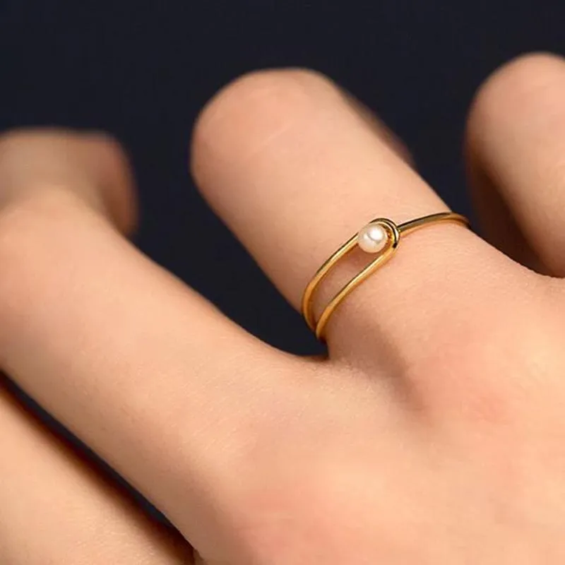 Anéis de casamento anel fino de pérola fina para mulheres minimalistas de estilo básico jóias de moda cor de ouro articulada ladies praia festa bff