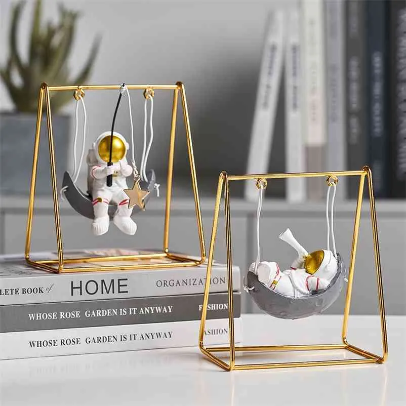 Modern Home Decoration Accessories For Living Room Astronaut Figurines Resin Miniature Office Desk Decoration Boy Birthday Gifts 210811