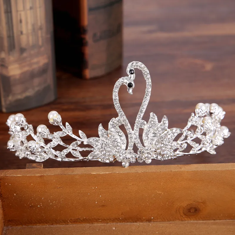Headpieces Princess Shinning Crystal Swan Bridal Tiaras och Crown 18K Alloy Hair Birthday Pearls Tiaras Baroque Wedding