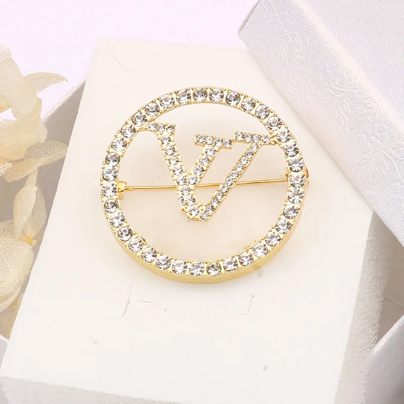 Fashion Creative Designer V Brands Diamond Set Brosches Women Wedding Party Dress Suit Gold Silver Brosch Pin Jewelry Pendant Accessories