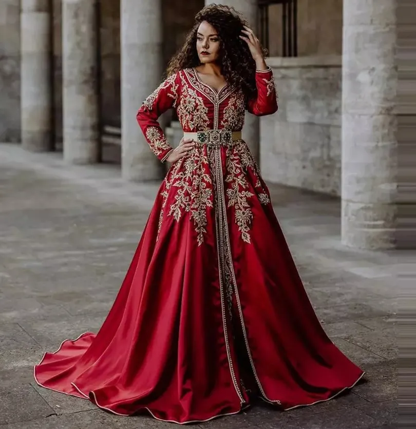 Elegant Dark Red Moroccan Kaftan Evening Dresses Long Sleeves Satin A Line Celebrity Party Gowns Gold Lace Appliques Crystals Beaded Arabic Dubai Prom Dress 2022