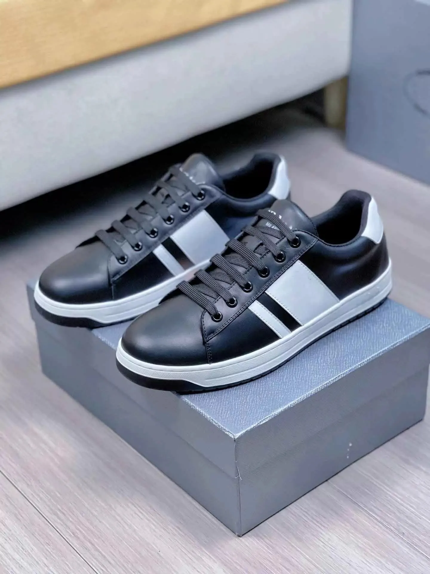 22s/s Classic Luxury Men's Casual shoes black leather sneakers,Sports low tops shoe Soft Calf leathers sneaker Platform rubber triangle 38-45