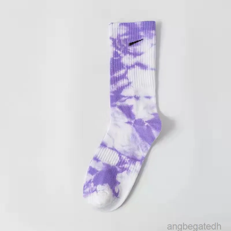 2022 Nieuwe Tie Dye Socks Dames Lange Tube Sport Trend Ins Heren Socks Pure Cotton Couple Middle Tube Hook 2B