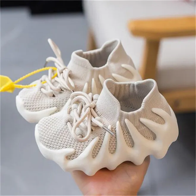 New Baby First Walkers Barn Designer Sportskor Barn Pojkar Flickor Fritidslöpare Skor Barn utomhus Sneakers Andningsbara Chaussures Pour Enfants