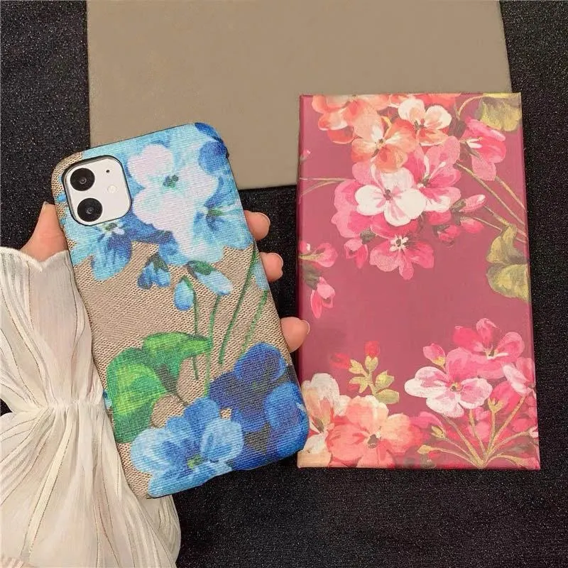 Lyxdesigner Telefonfodral för iPhone 15 Pro Max 15 Pro 14Plus 11 12 13Promax XR PU LEATHER SKLAMMODE Letter G Flower Designers Anti-Fall Case 8Plus Mobiltelefonskydd