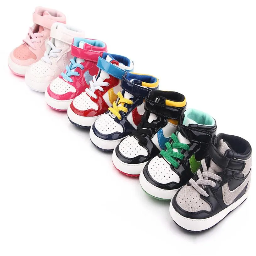 Nuove scarpe per bambini in pelle PU First Walkers Crib Girls Boys Sneakers Orso Scarpe per bambini Moca