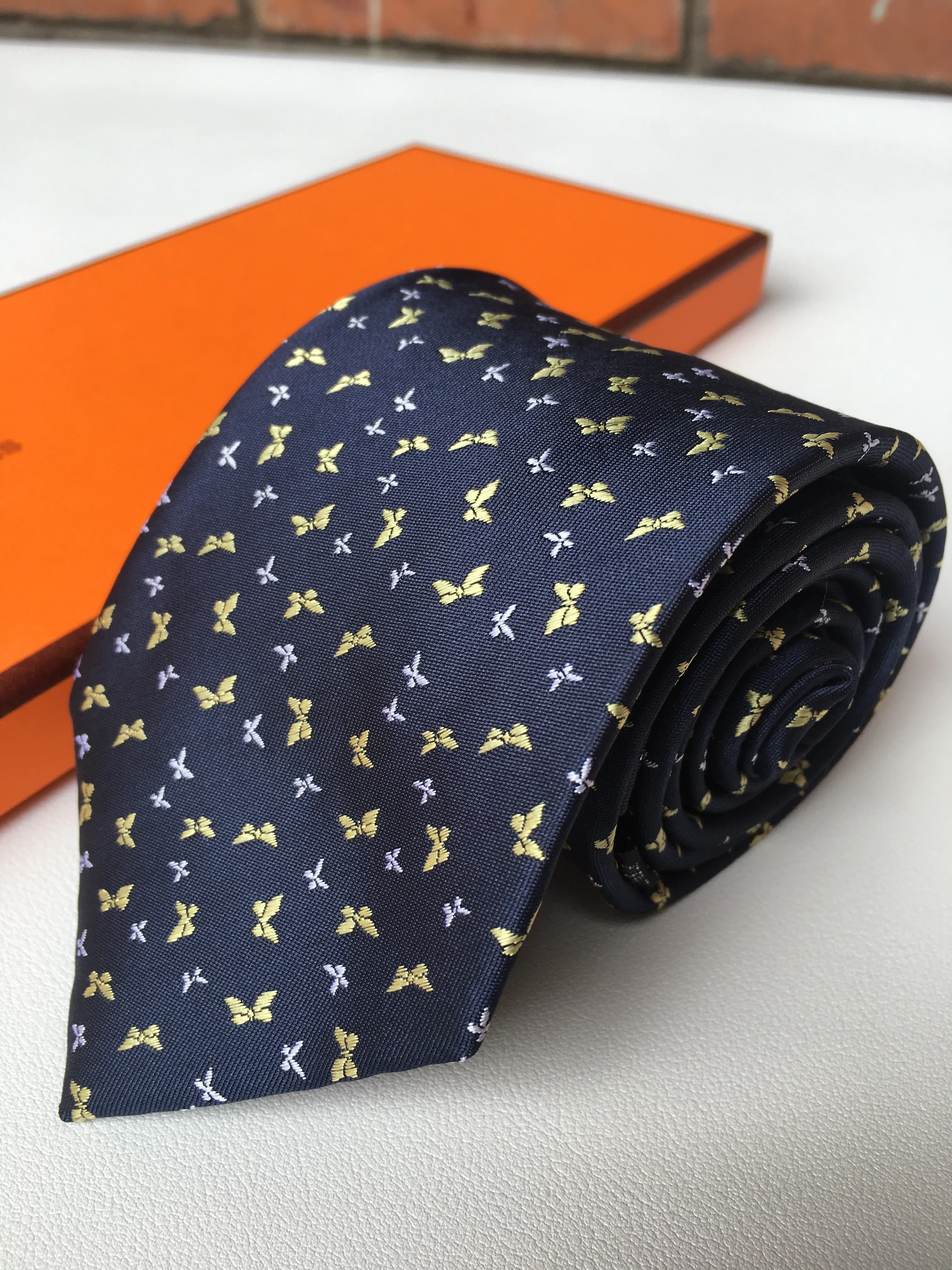 ビジネスデザイナーネクタイメンズシルクネクタイ高品質 Cravatta Uomo 男性ビジネスネクタイ文字刺繍 Krawatte ボックス付き高級ネクタイ