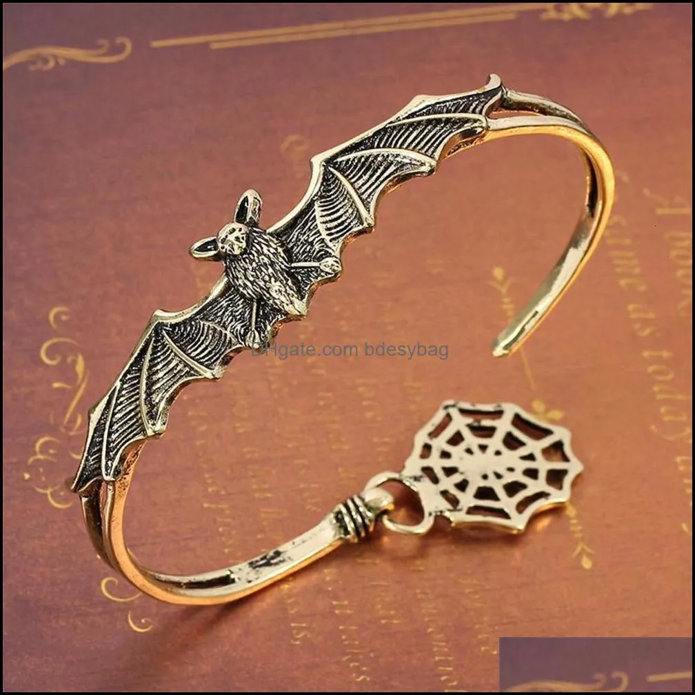 Charm Bracelets Selling Halloween Retro Bat Spider Web Opening Bracelet Creative Personality Punk Jewelry Open Alloy