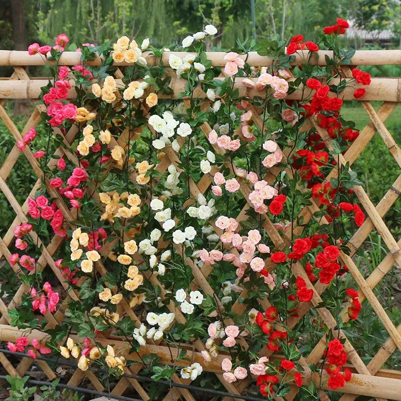 Fiori decorativi Ghirlande Teste Rosa Fiore artificiale Seta Foglia di vite Ghirlanda Parete Decorazione di nozze Finto giardino Deor 1.8mDecorativo