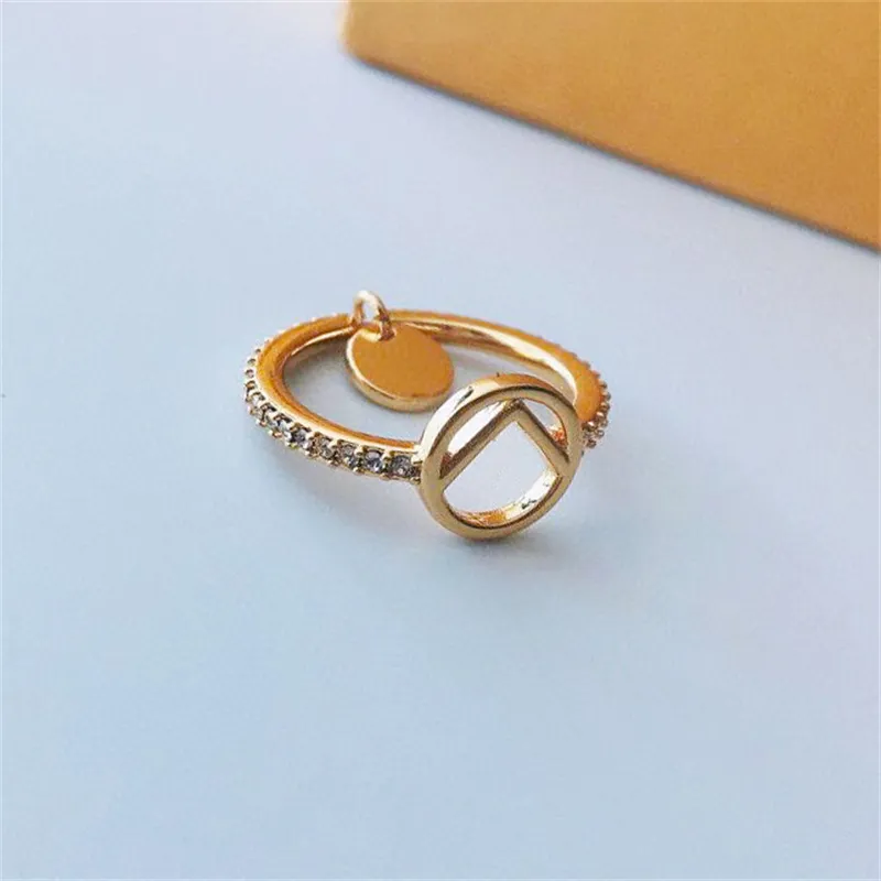 Luxury Designer Women Rings Openwork Banded Edge Stones 18k Gold Pearl Masonry Letters Wedding Ring Size 6 7 8 High Quality Jewelry
