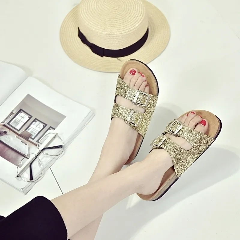 Domowe klapki Flip Flops Outdoor Beach Kaptaki moda letnie kobiety trampki cekinowe buty platformowe sandały Y200423