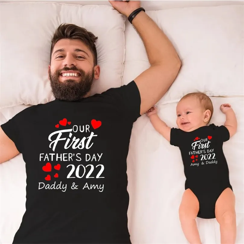 Custom Name Our First Fathers Day Daddy and Daughter Son Family Match Outfits Baby Bodysuit Fathers Day Personalized Gifts 220531