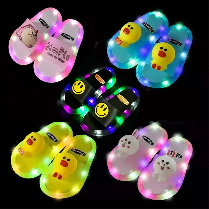 Luminous kapcie buty dziecięce wygodne światło LED Kid Baby Buty domowe buty fajne kreskówki uśmiech miękki PVC Niezlinowy obuwie 220701