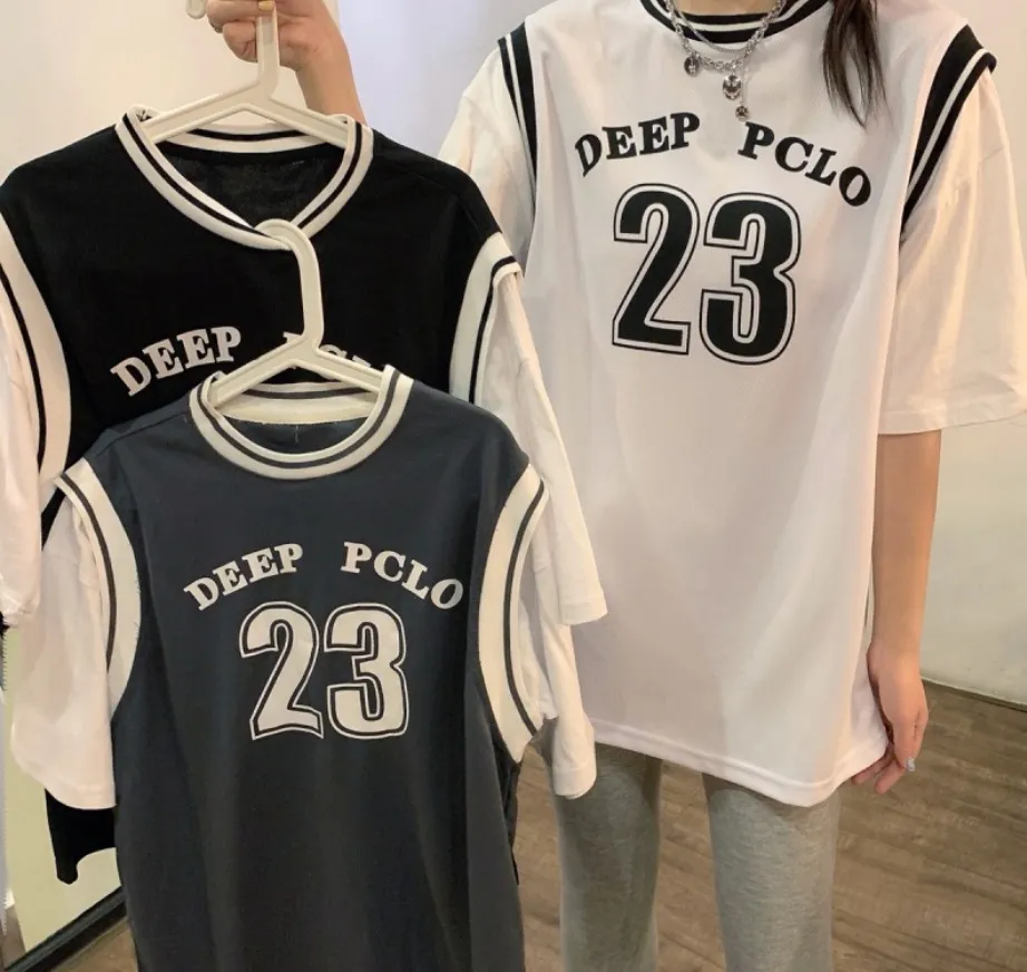 Nuovo 2023 T-shirt da basket per donna Falso in due pezzi Manica corta Estate Stampa di lettere Casual Harajuku Oversize Top Streetwear