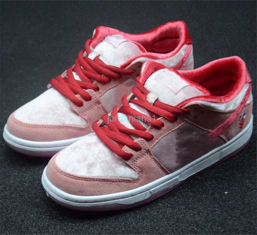 Strange sales love chaussures