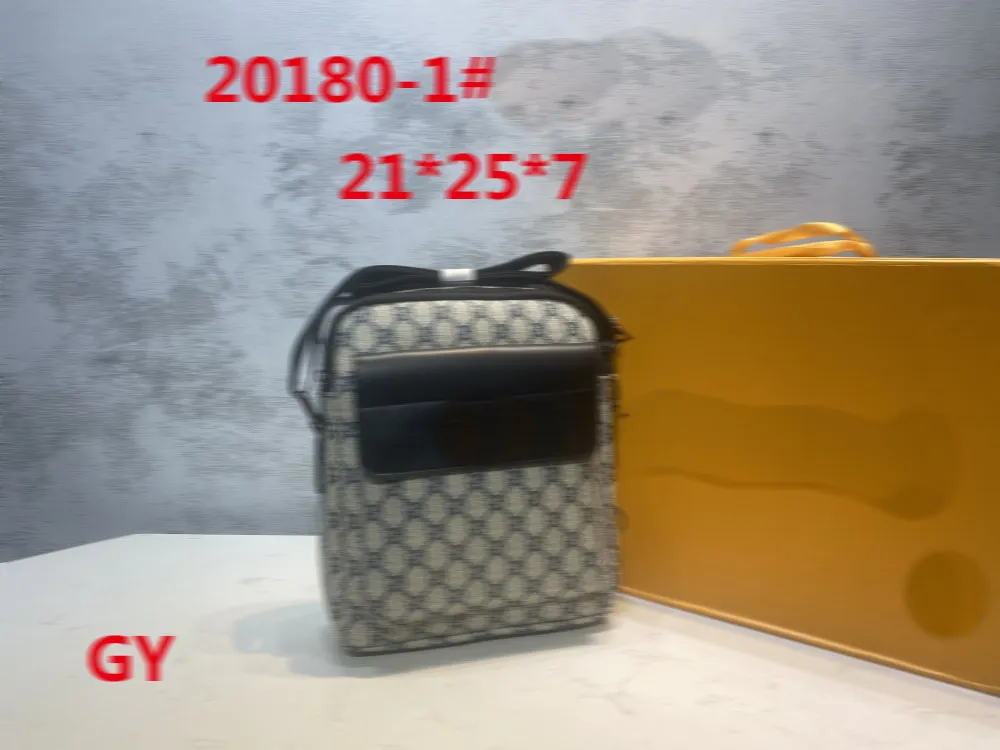 Projektanci luksusu Outdoor Sling Bag Męskie monogramy CrossBody Płótno Skóra Luksusowy projektant Stylowy plecak Torby na ramię Organizer Pochette