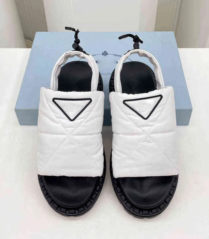 연인 공간 슬리퍼 2022 이른 봄 P 패션 삼각형 나일론 두꺼운 솔라 샌들 남자와 여성의 개인화 신발