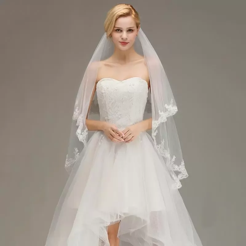 Stock Fashion Bridal Veil z łokciami długość łokcia Krótkie koronkowe aplikacje Welles Wedding Akcesoria CPA1437