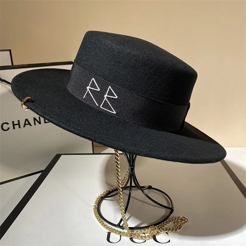 Black Cap Kobiet British Wool Hat Fashion Party Flat Top Chain Pasp i Pin Fedoras for Woman A Street Style Strzelanie 220507
