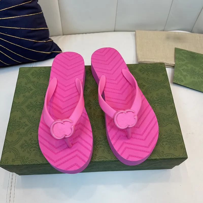 2023 Mujeres Chevron Thong Sandal Designer Slides Flip Flop Fashion Slides con patrones de textura de doble G Zapatillas de playa con fondo de goma con caja NO351