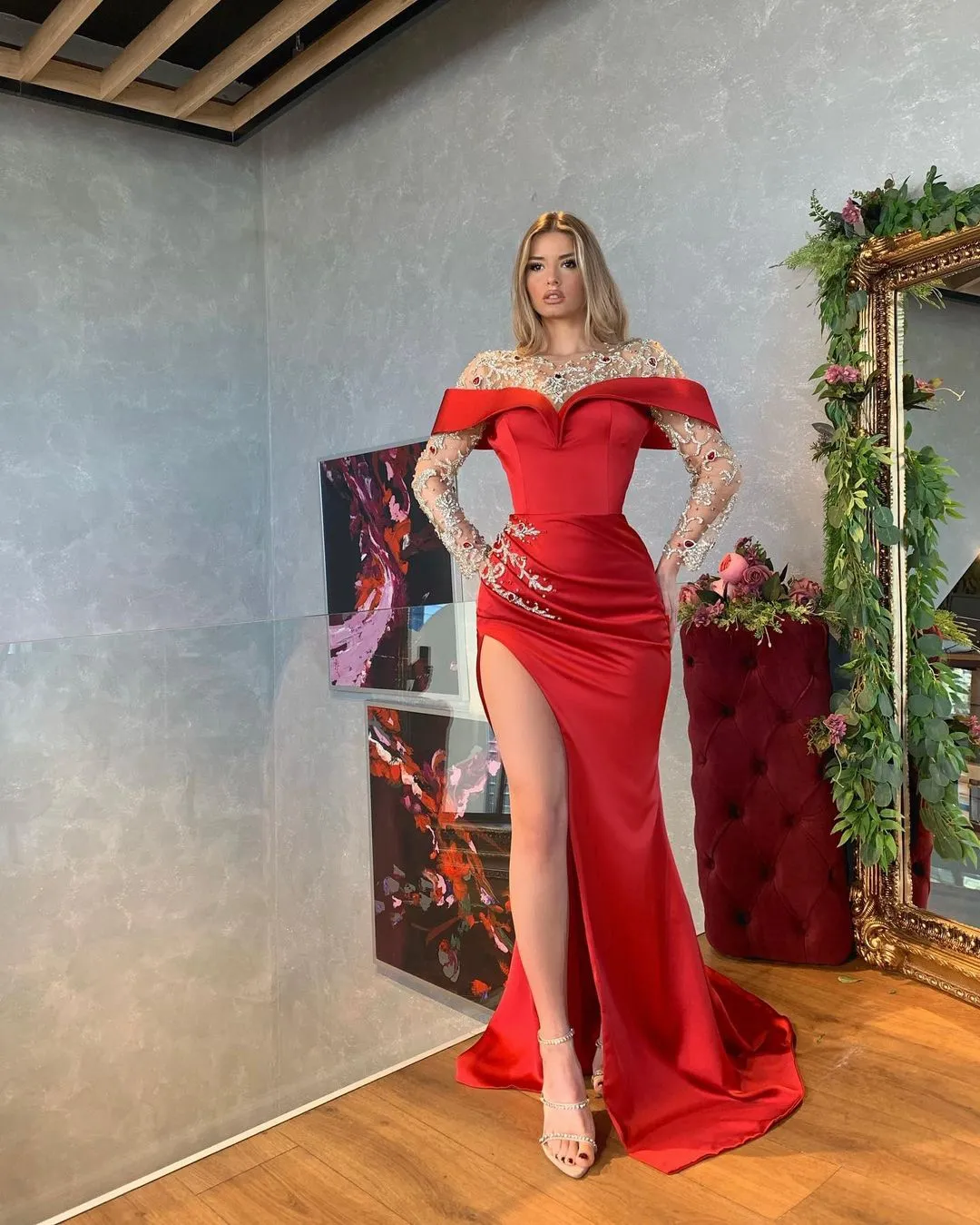 요정 붉은 깎아 지른 목 저녁 크리스탈리 라미네스톤 보석 무도회 드레스 긴 슬리브 높은 분할 유명인 여성 공식 파티 대회 가운