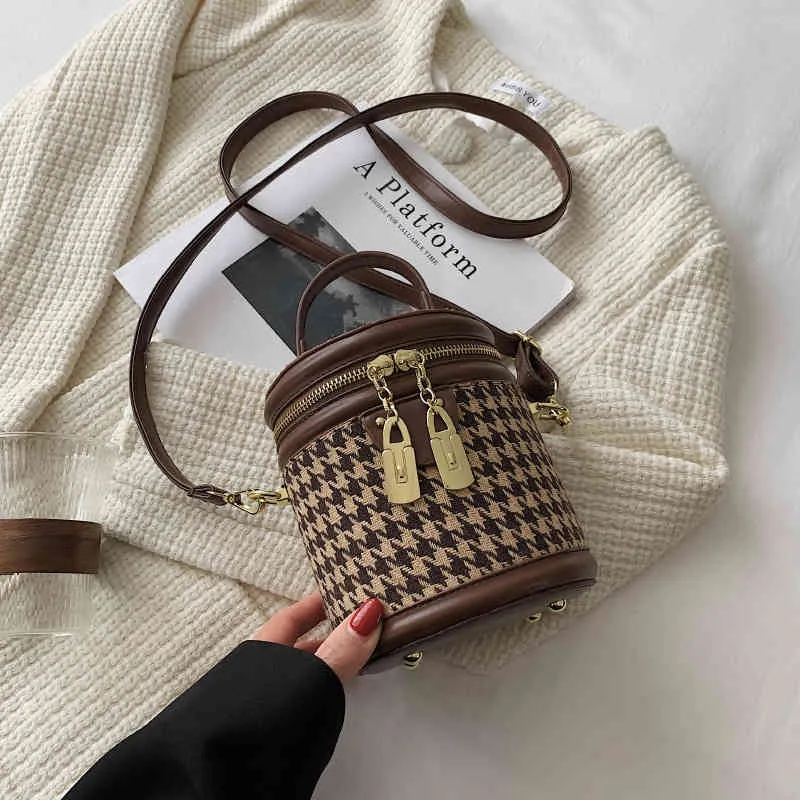 Thick 哀しい Belt Round Bucket Bag 